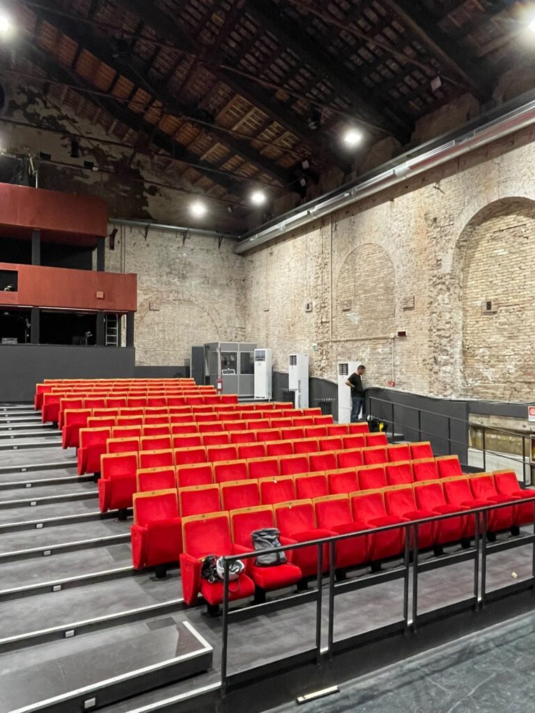 Condizionatori colonna alla biennale di Venezia